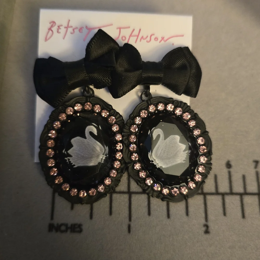 Betsey Johnson Black Bow Swan  Earrings! - Picture 3 of 12